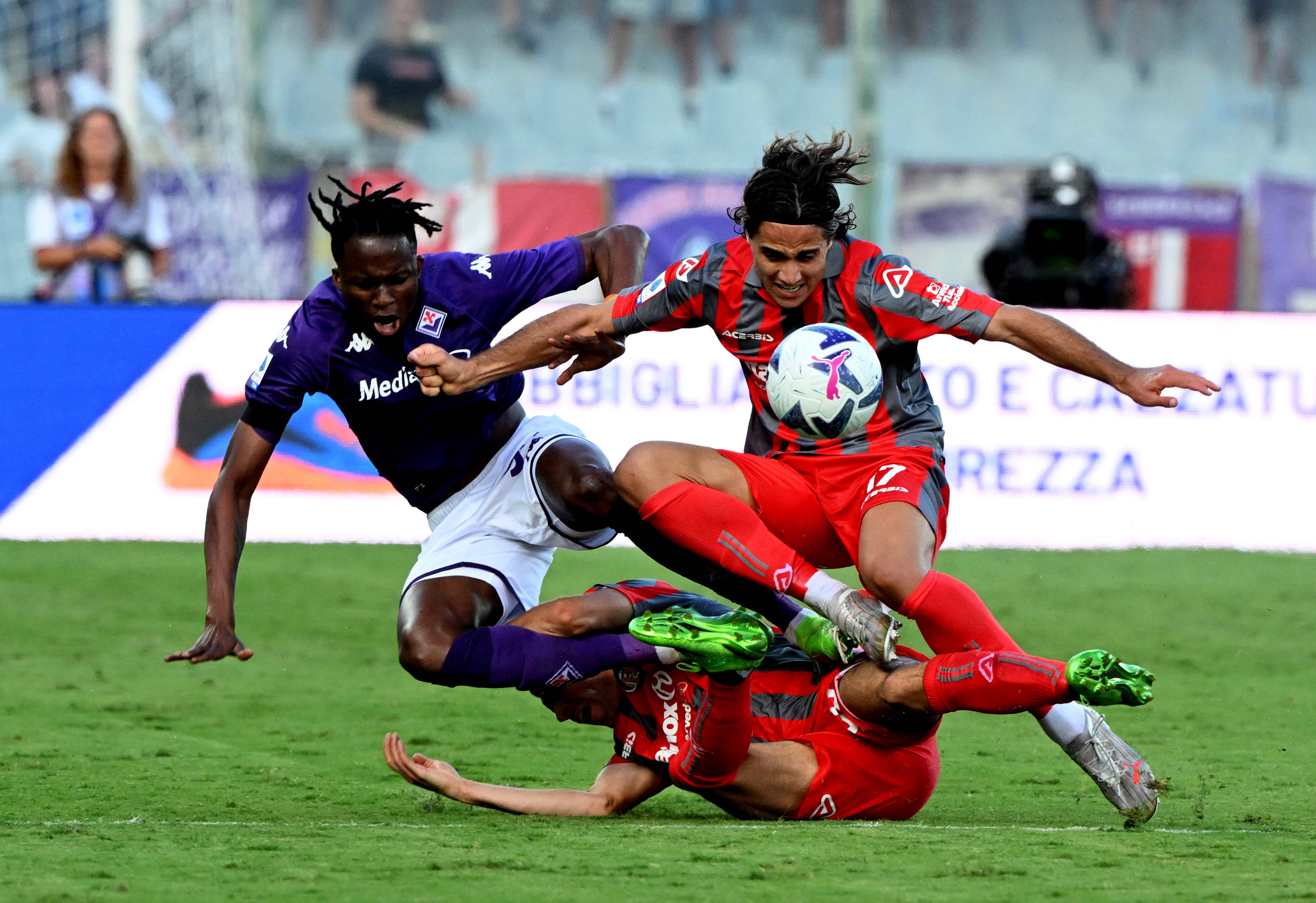 凤凰娱乐APP-精彩瞬间抢眼，欧洲足球赛事情节变幻莫测的简单介绍